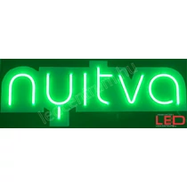 nyitva